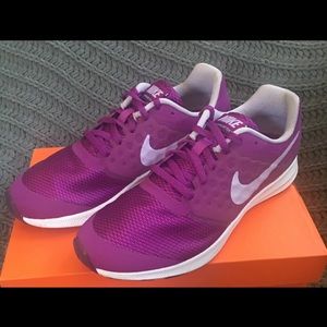Nike Youth Size 6.5 • Read Details